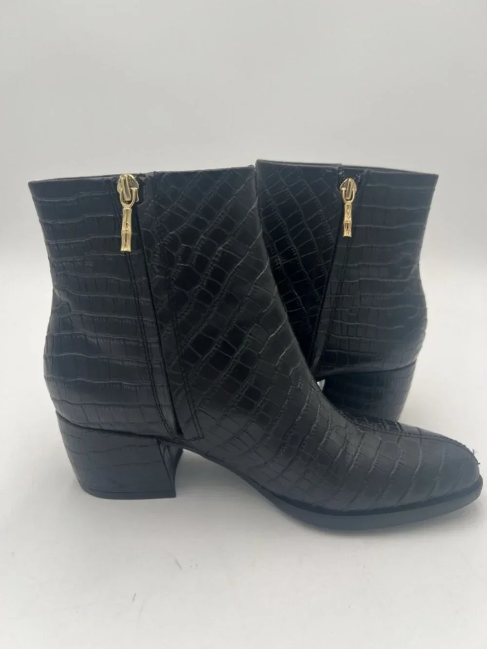 J McLaughlin Women’s 7.5 Black Croc Embossed Leather Ankle Boots Side Zip